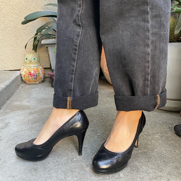 Vintage black Prada leather heels - Picture 1 of 15